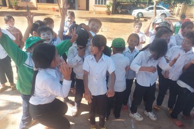 Hòa chung trong không khí thi đua sôi nổi, lập thành tích chào mừng kỷ niệm 90 ngày thành lập Đoàn TNCS Hồ Chí Minh (26/3/1931 – 26/3/2021) và Hưởng ứng tháng thanh niên năm 2021, ngày 26/3/2021, Liên đội TH Y Ngông đã tổ chức thi Rung chuông vàng và Cuộc thi “Trò chơi dân gian”.  Kết quả: Thi Rung chuông vàng có 3 em đạt giải: Em H An An Brông – 3A1, Em Y Joên Niê – 4A, Em H Riêng Niê và Em H Lan Siu Niê – 5A. Cuộc thi “Trò chơi dân gian”: Giải Nhất: 3A1, 5A, Giải Nhì: 4A, 2A, Giải ba: 3A2, 1A.