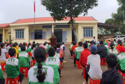 NHÀ TRƯỜNG KẾT HỢP VỚI  CÔNG AN THỊ XÃ BUÔN HỒ TUYÊN TRUYỀN AN TOÀN GIAO THÔNG CHO HỌC SINH TRƯỜNG TIỂU HỌC Y NGÔNG NĂM HỌC 2021 – 2022