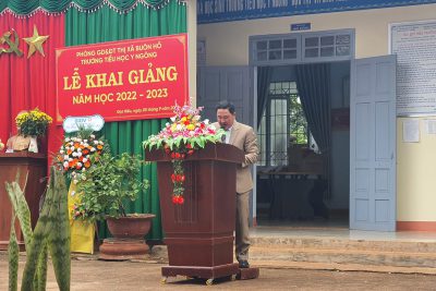Hân hoan chào đón học sinh bước vào năm học mới. Trường tiểu học  Y Ngông đã nhận được nhiều món quà đến từ gia đình của ông Y Ngông, Hội đồng Đội Tỉnh Đắk Lắk Hội đồng Đội thị xã Buôn Hồ, UBND phường Đạt Hiếu. Mong 1 năm nhiều may mắn và thành công!