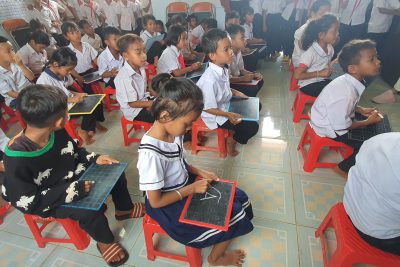 Hưởng ứng ngày thành lập Đoàn thanh niên Cộng sản Hồ Chí Minh, trường Tiểu học Y Ngông đã tổ chức kết nạp Đội viên cho học sinh lớp 3, tổ chức hội thi Rung chuông vàng và các trò chơi dân gian đã mang lại không khí thật vui vẻ, sôi động và ý nghĩa.