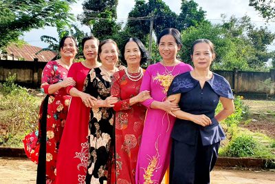 Kỉ niệm 41 năm ngày nhà giáo Việt Nam, trường TH Y Ngông đã tổ chức một số các hoạt động vui vẻ, ý nghĩa đồng thời khen thưởng tập thể và cá nhân có thành tích cao trong năm học 2022_2023 với sự tham gia của các cấp lãnh đạo, chính quyền địa phương và các cô giáo đã nghỉ hưu của trường. Thật là 1 ngày ấm áp và đầy ắp tình cảm, chúc các thầy cô đã, đang và sẽ  công tác trong ngành luôn có thật nhiều sức khỏe và niềm vui trên mọi nẻo đường!