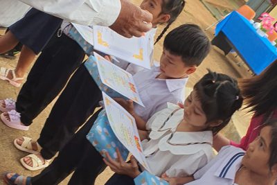 Với ánh nắng dịu nhẹ trong tiết trời mùa hè, trường Tiểu học Y Ngông tổ chức lễ tổng kết năm học 2023-2024, lễ tuyên dương khen thưởng, lễ ra trường cho học sinh lớp 5. Không khí ngày cuối năm khép lại với nhiều cảm xúc. Chúc tất cả các thầy cô giáo, phụ huynh học sinh và các em học sinh thân mến một mùa hè vui vẻ, bổ ích và an toàn…….