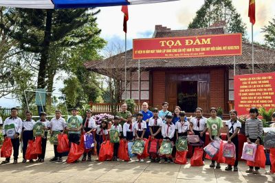 1️⃣ Hành trình về địa chỉ đỏ Vân Hòa (Phú Yên) – thành kính dâng hương tại Nhà thờ Bác Hồ, thêm tự hào và biết ơn công lao của Người. 2️⃣ Về Vân Hòa, Phú Yên – lắng lòng tại Nhà thờ Bác Hồ, nhắc nhở thế hệ trẻ sống và cống hiến xứng đáng. 3️⃣ Hành trình về nguồn tại Vân Hòa, Phú Yên – một chuyến đi ý nghĩa, đậm giá trị truyền thống cách mạng. 4️⃣ Nhà thờ Bác Hồ – Vân Hòa, Phú Yên. Một điểm đến, nhiều cảm xúc và lòng biết ơn sâu sắc.