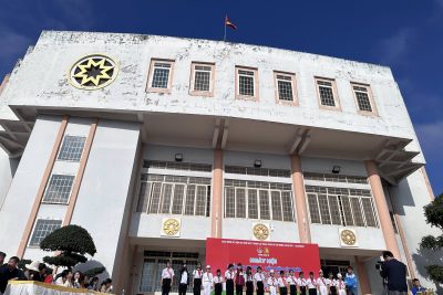 Hào khí Đội viên – Tự hào bước dưới cờ Đoàn! 🇻🇳 Hướng tới kỷ niệm 95 năm ngày thành lập Đoàn TNCS Hồ Chí Minh (26/3/1931 – 26/3/2026), các em học sinh trường TH Y Ngông đã hoàn thành xuất sắc phần thi Nghi thức – Nghi lễ Đội cấp Phường. Để có được những nhịp bước tự tin ấy, Liên đội xin gửi lời cảm ơn chân thành nhất đến: Ban Giám hiệu Nhà trường: Đã luôn tạo điều kiện tốt nhất, quan tâm và chỉ đạo sát sao cho phong trào Đội. Quý Phụ huynh học sinh: Những ‘hậu phương’ vững chắc đã không quản ngại nắng mưa, hỗ trợ cả về vật chất lẫn tinh thần, cùng các con tập luyện miệt mài suốt thời gian qua. Sự quan tâm của BGH và tình yêu thương của cha mẹ chính là động lực lớn nhất để các em tỏa sáng! ❤️